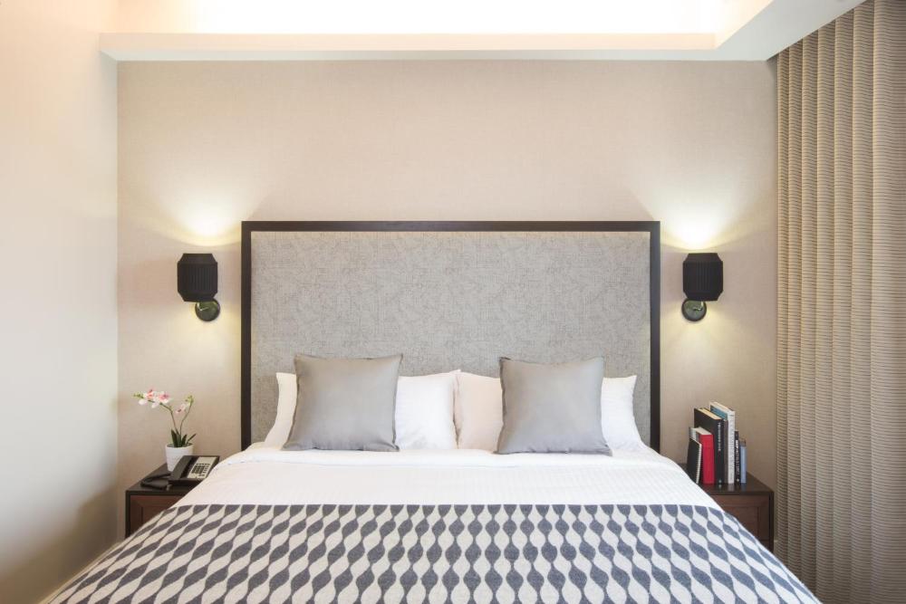 Deluxe King Room interior